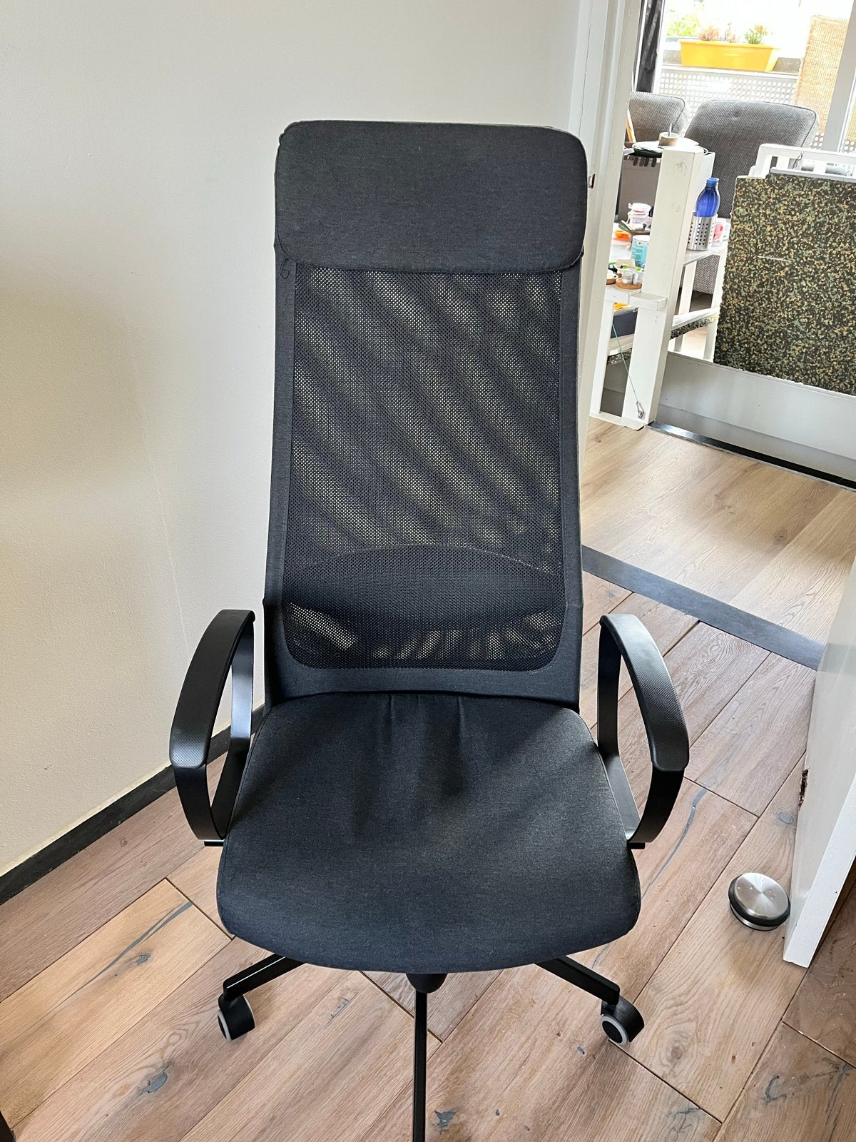 Ikea MARKUS Zwarte bureaustoel met mesh rugleuning, Huis en Inrichting, Bureaustoelen, Ophalen, Gebruikt, Zwart, Bureaustoel
