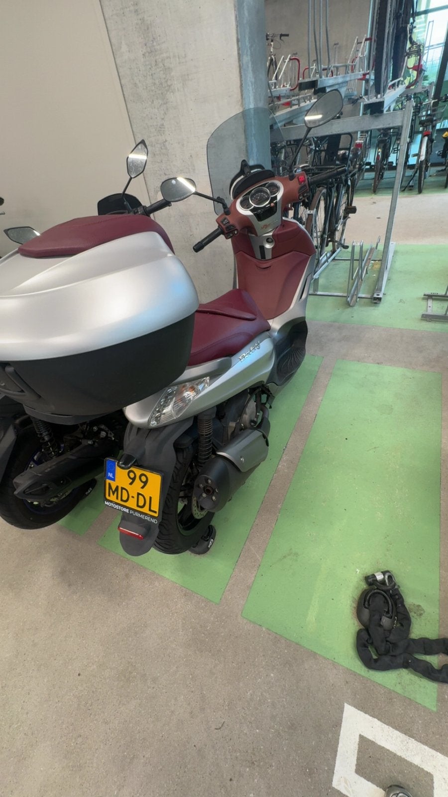 Piaggio Beverly 300 - Zilver met rood zadel, Ophalen