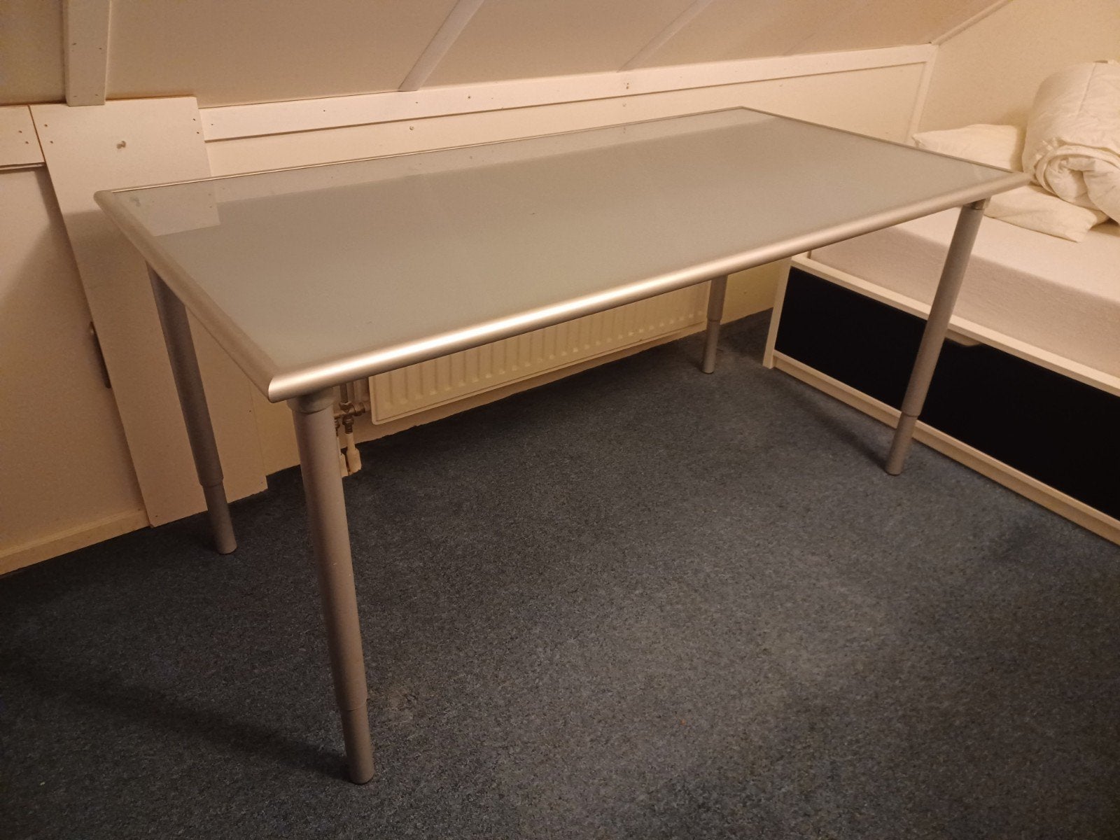 Ikea Vika Lauri tafel met glazen blad, Ophalen, Gebruikt, 50 tot 100 cm, Glas