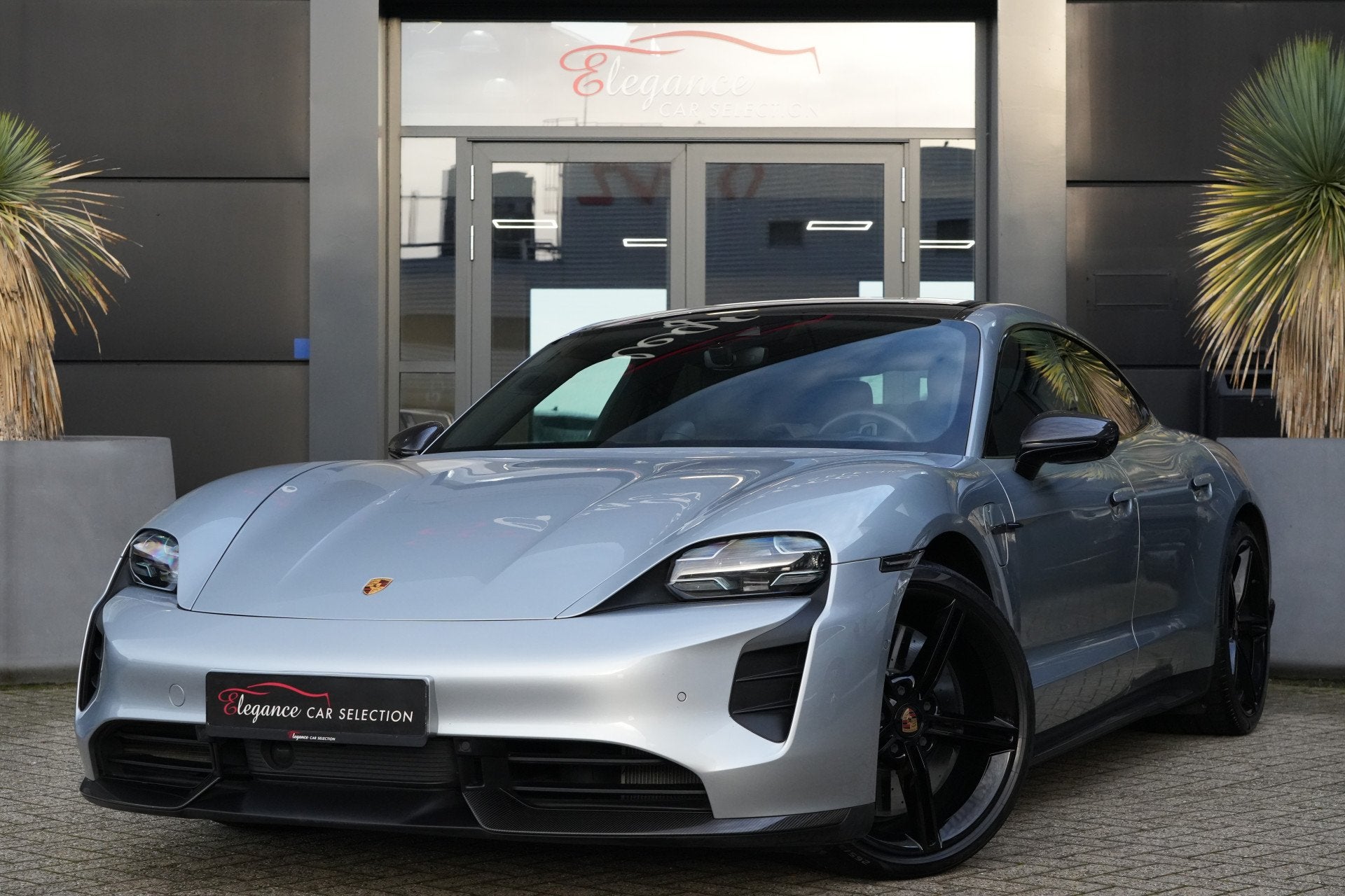 Porsche Taycan Turbo S 761pk SOH 90% Panoramadak/Burmester/C, Auto's, Porsche, Dealer onderhouden, Zwart, 4 stoelen, Vierwielaandrijving