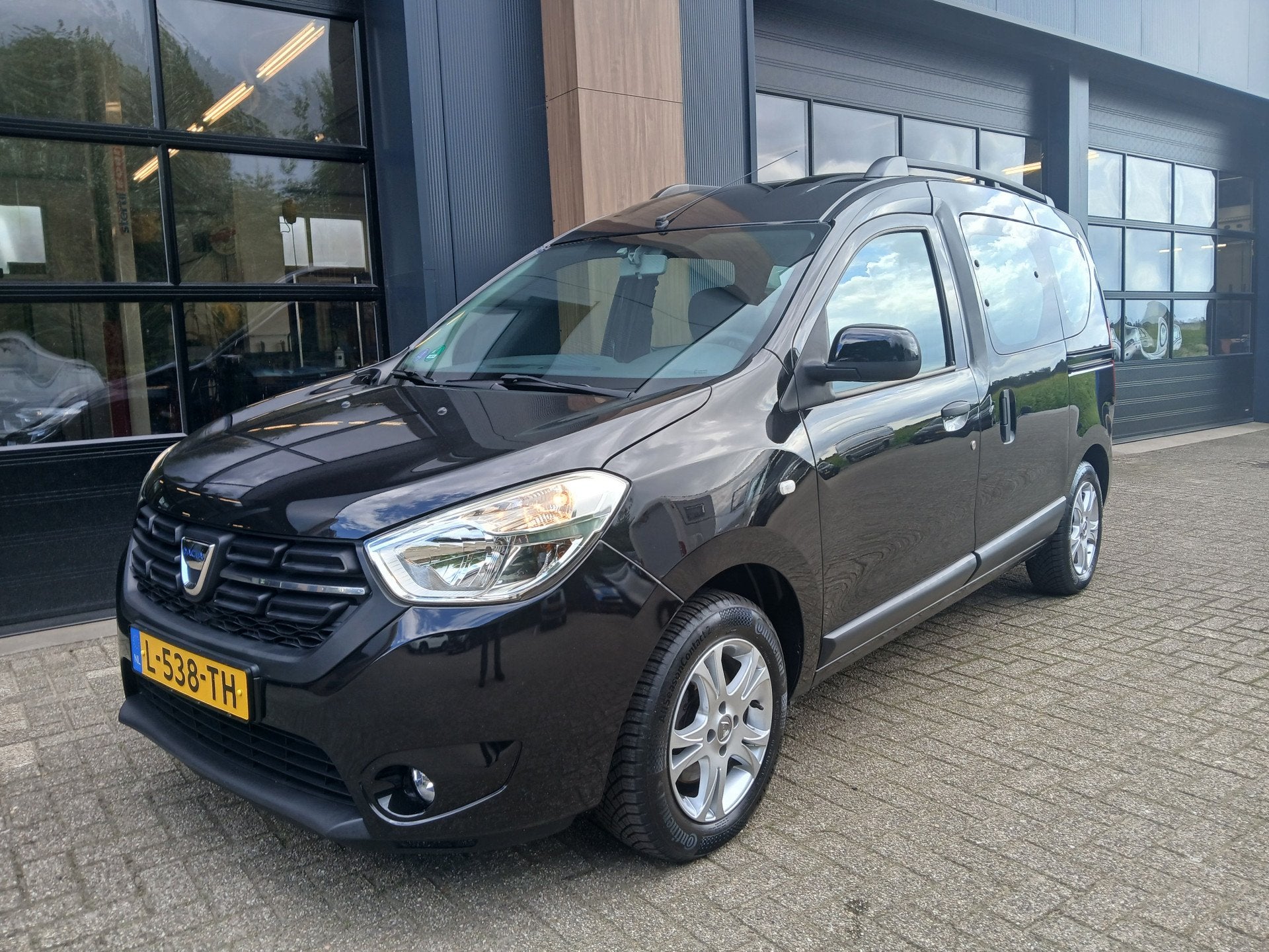 Dacia Dokker 1.3 TCe Ambiance / trekhaak / all season / navi, Auto's, Dacia, Voorwielaandrijving, Gebruikt, Euro 6, 4 cilinders