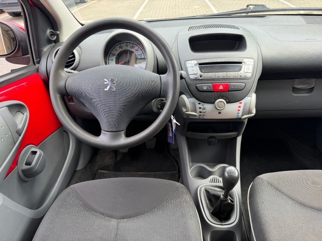 Peugeot 107 1.0-12V XS 5drs RIJDT GOED NAP APK 9-2026 ZUINIG, Voorwielaandrijving, Euro 5, Gebruikt, 4 stoelen