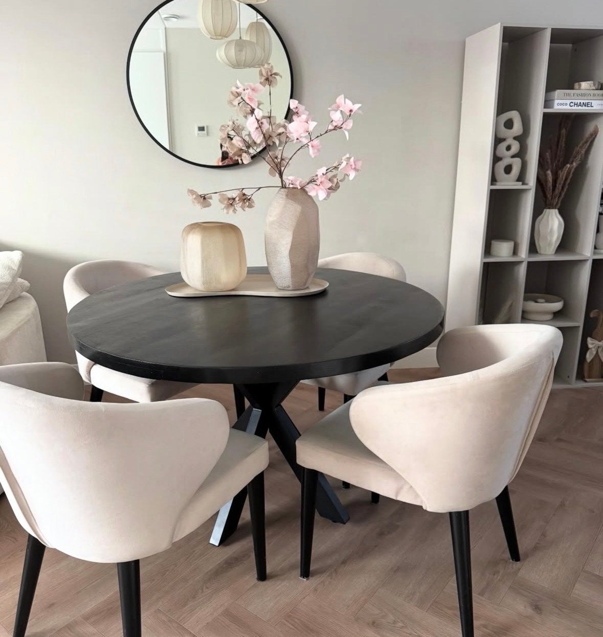 Stijlvolle ronde eettafel met metalen onderstel, Ophalen, 100 tot 150 cm, Rond, Zo goed als nieuw