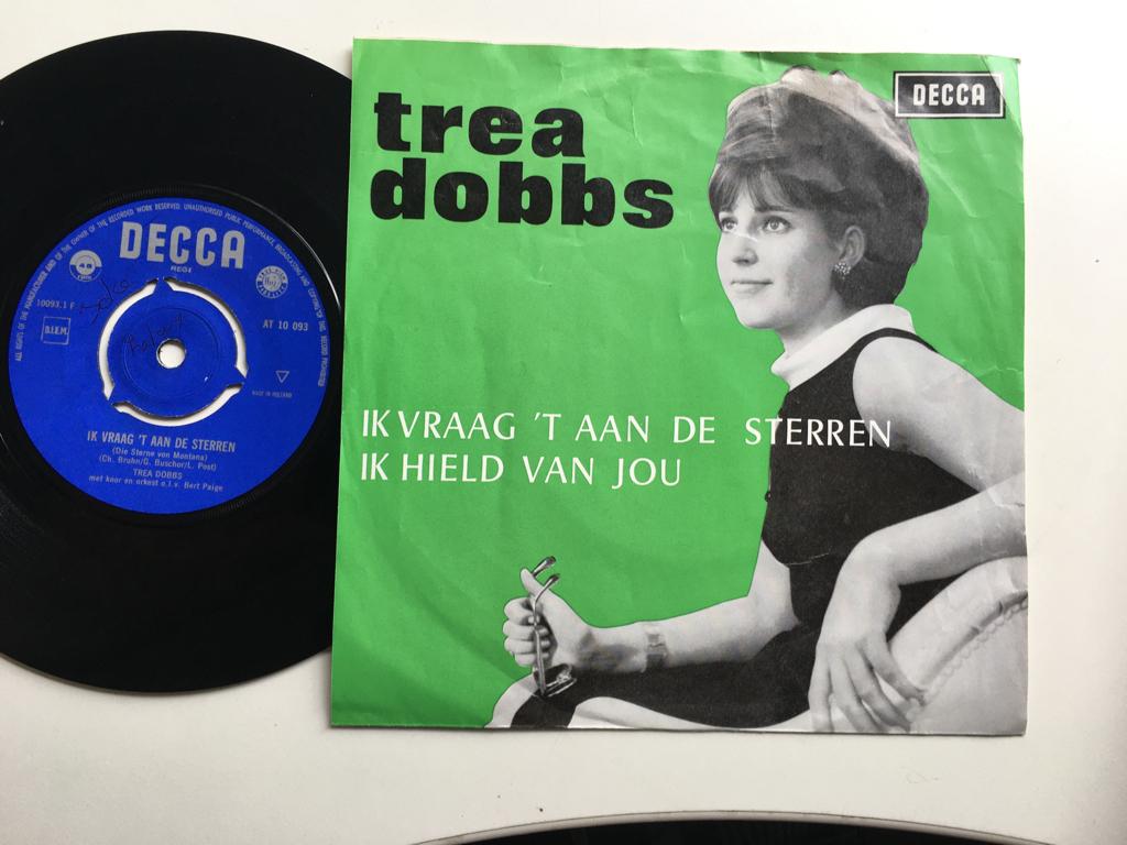 DBTDC Trea Dobbs 2 singles + 1 los hoesje €4, Fotohoes, Ophalen of Verzenden, Gebruikt, Nederlandstalig
