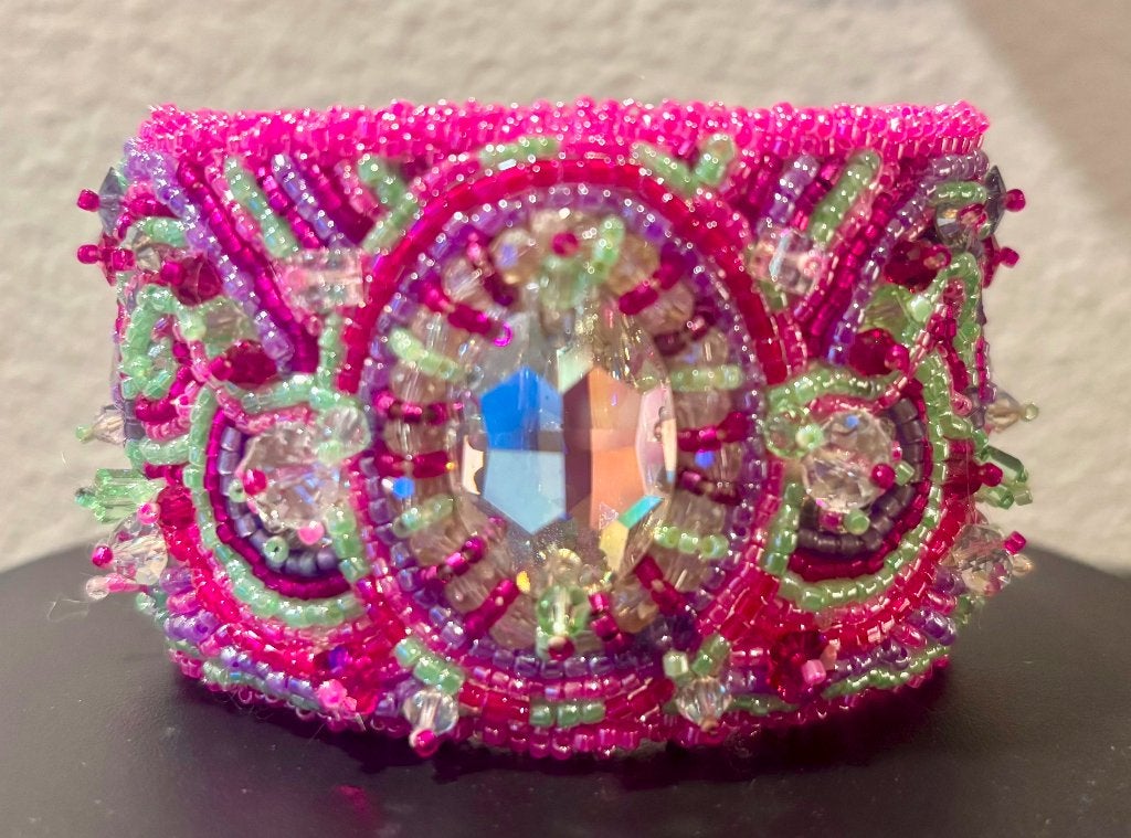 Armband op metalen spang hand geborduurd, Met strass, Verzenden, Nieuw, Leer