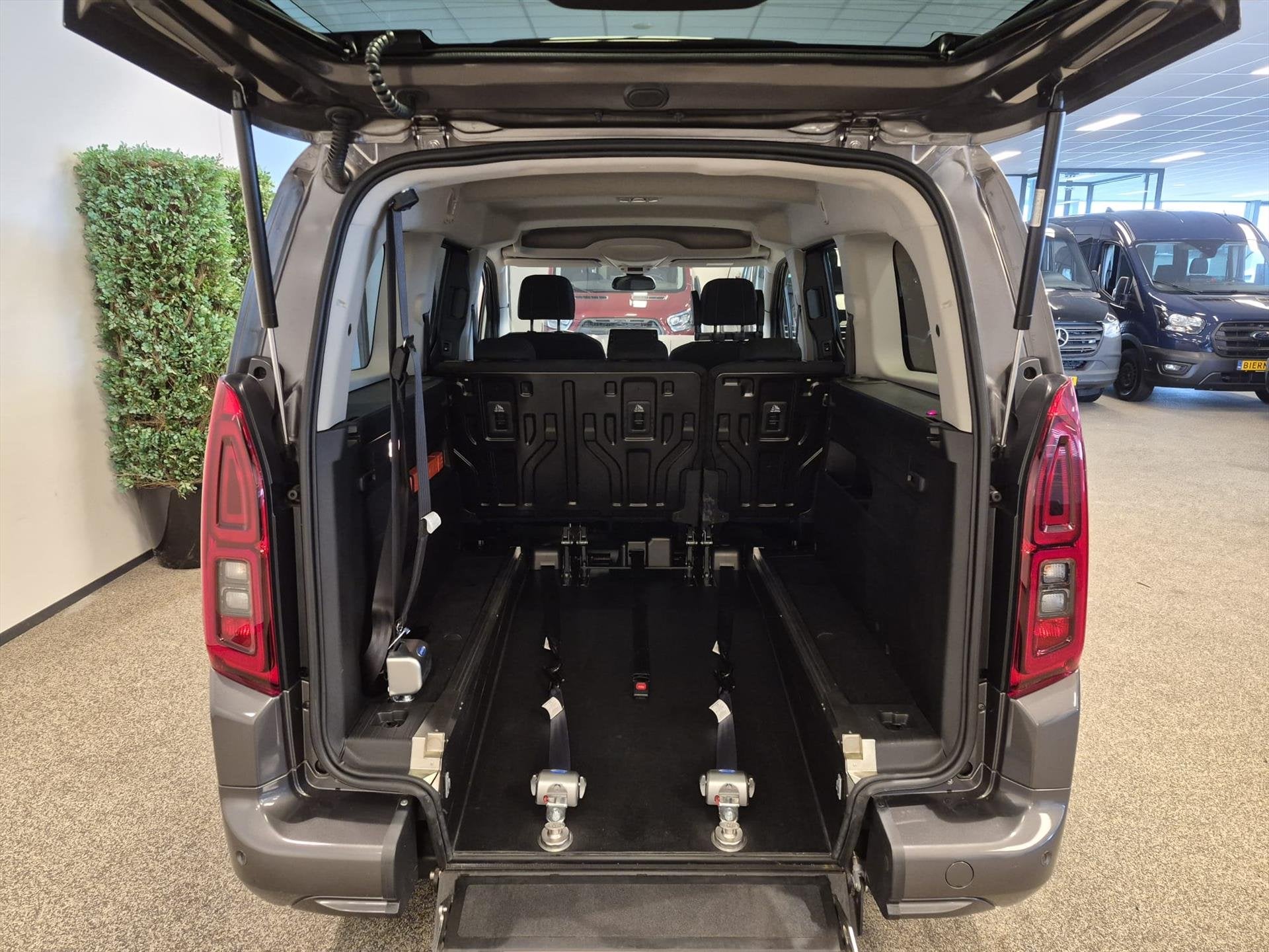 Toyota Proace City Verso L2 Rolstoelauto 5+1, 12 maanden, Stof, Gebruikt, Zwart