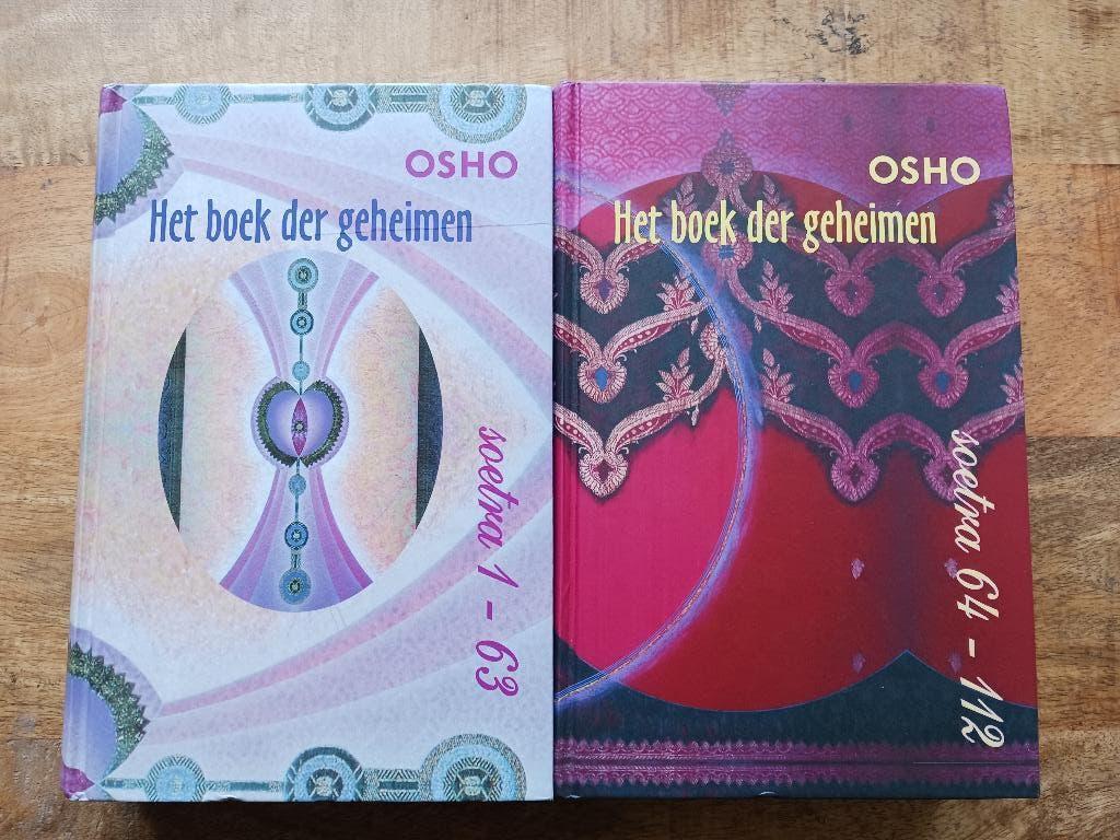 Het Boek der Geheimen Deel 1 & 2 - Osho (Hardcover), Boeken, Ophalen of Verzenden, Zo goed als nieuw, Osho, Hindoeïsme