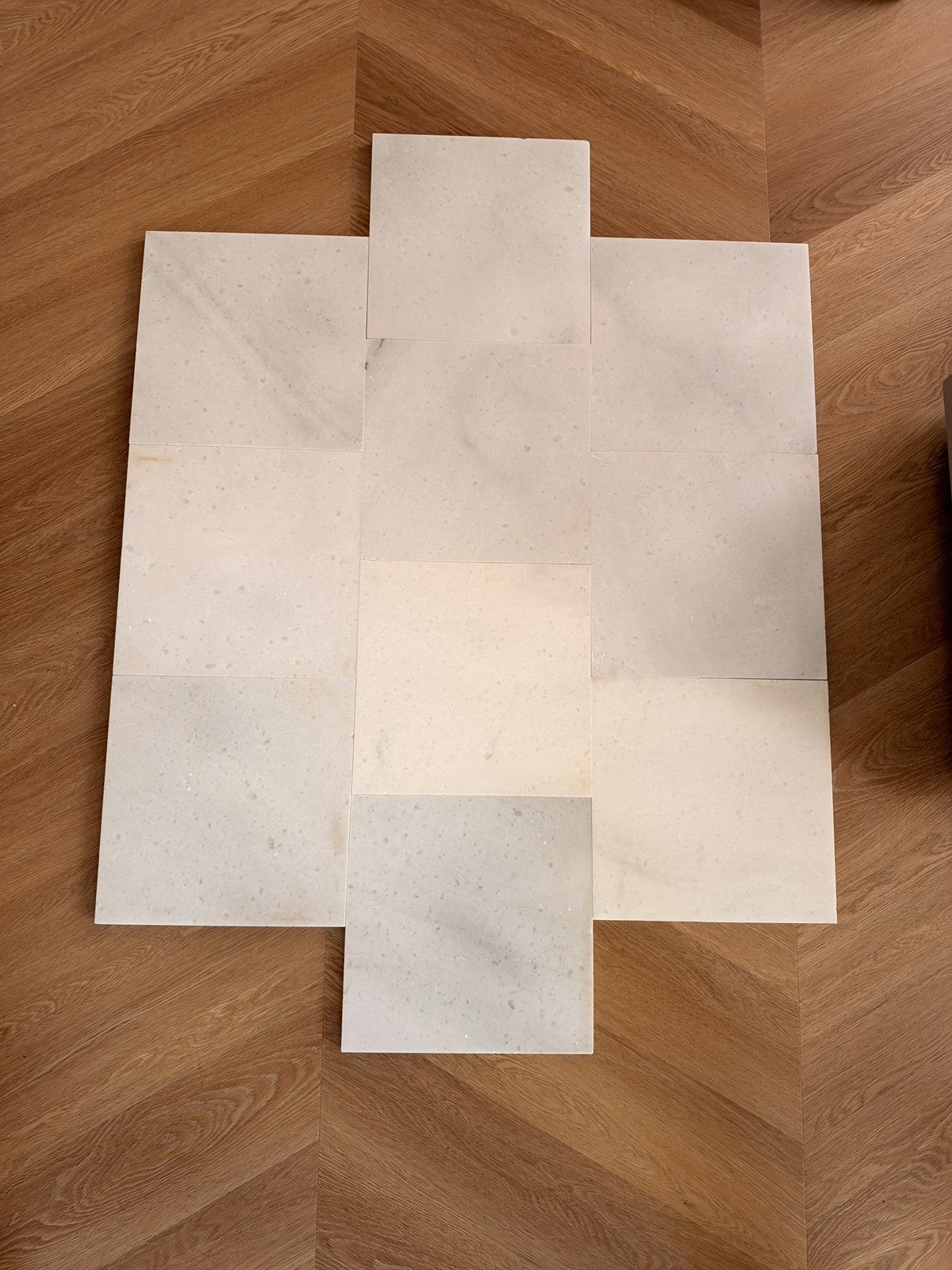 101 stuks Marmeren Tegels Wit/Grijs Gemêleerd 32x32 cm, Ophalen, Nieuw, 20 tot 40 cm, 10 m² of meer