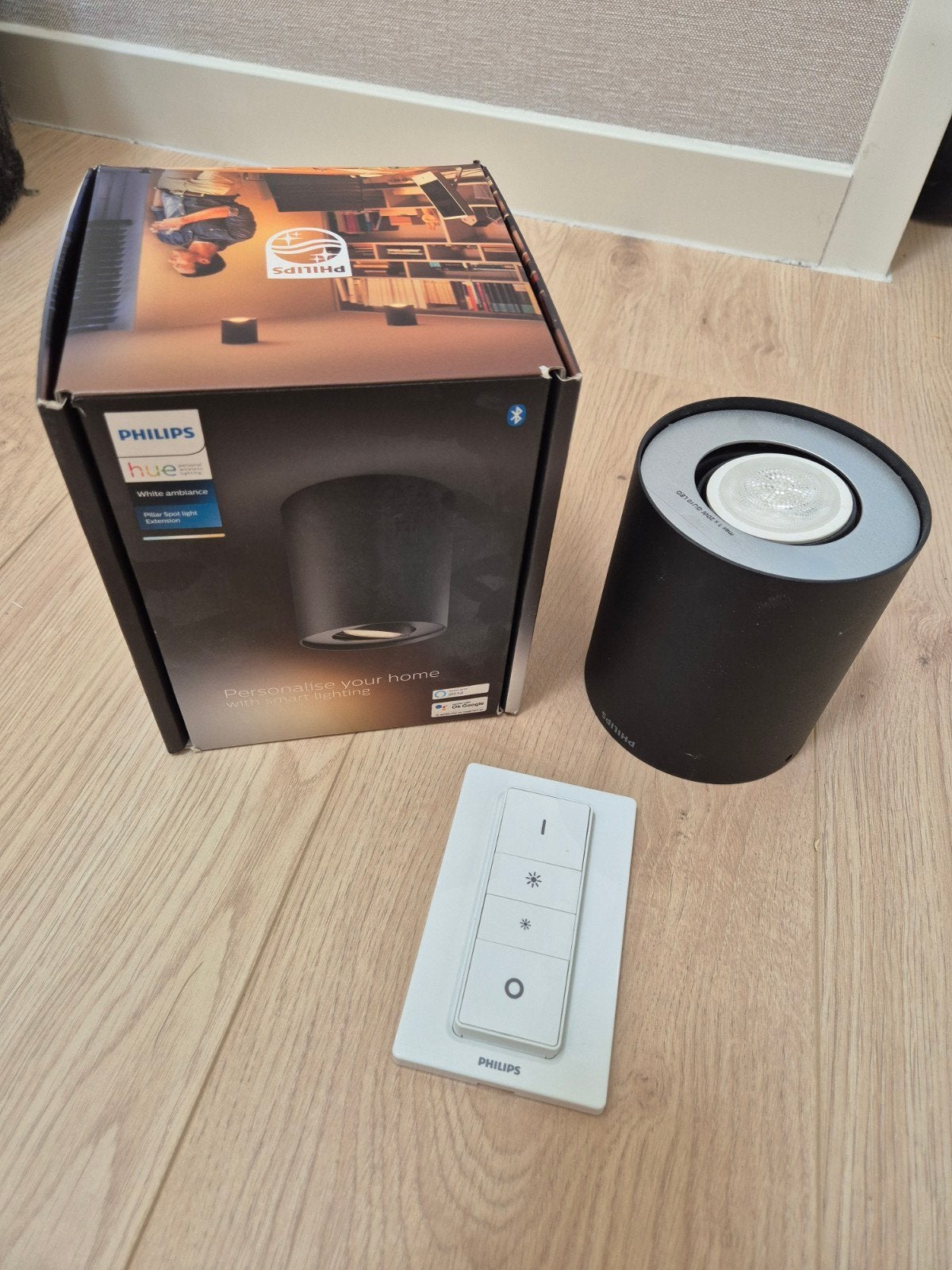 Philips Hue Pillar Opbouwspot inclusief afstandbediening, Zwart, Rond, Zo goed als nieuw, Plafondlamp