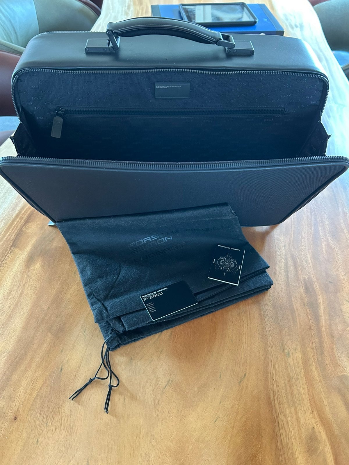 Porsche Design edition one P2000, Hard kunststof, Minder dan 50 cm, Ophalen of Verzenden, Zo goed als nieuw