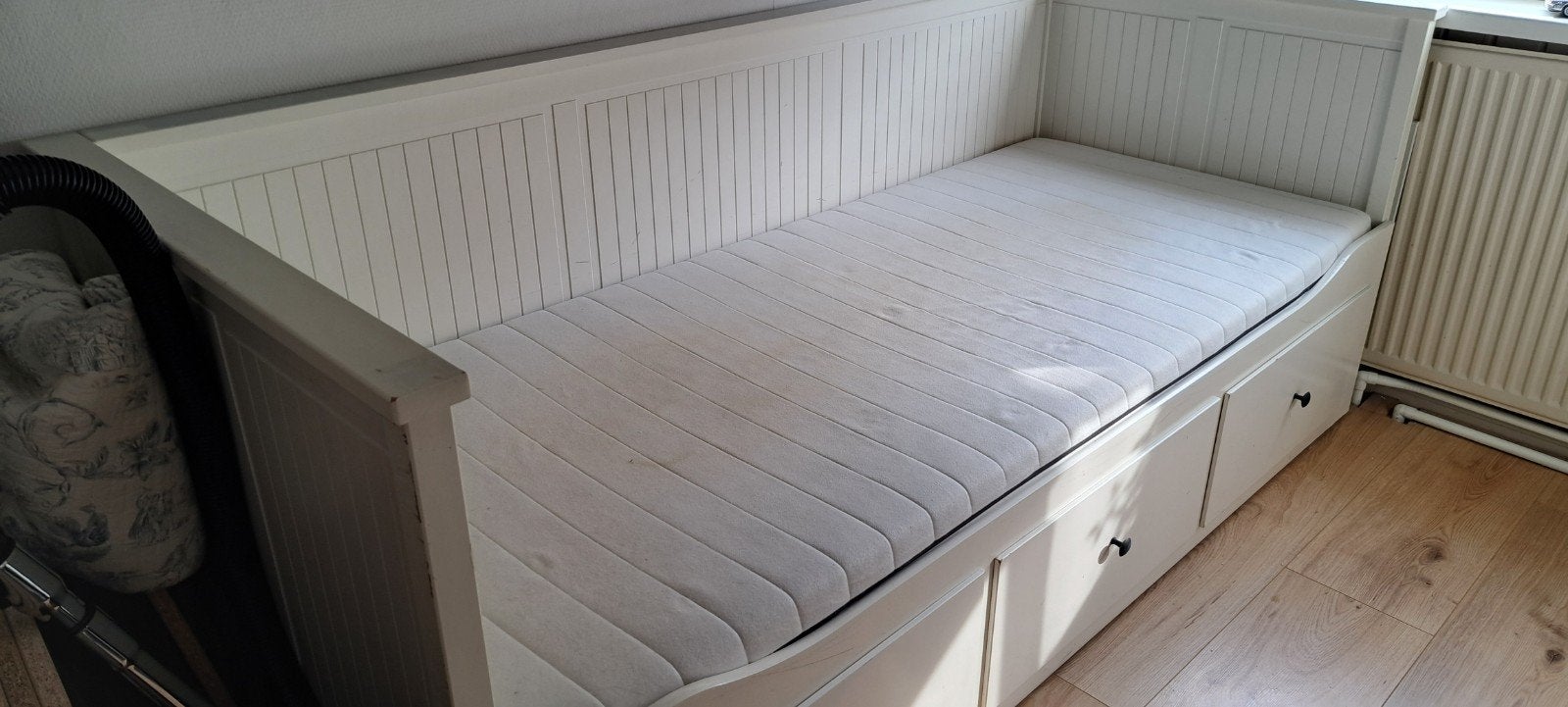Ikea Hemnes bed, Huis en Inrichting, Slaapkamer | Slaapbanken, Ophalen, Gebruikt, Tweepersoons, 80 cm