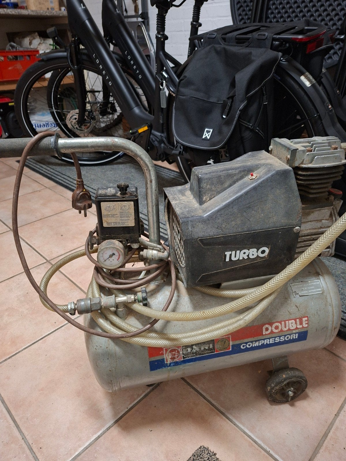 Gebruikte Compressor tot 10 bar, 60-80 liter tank, Ophalen, Gebruikt, 6 tot 10 bar, Minder dan 200 liter/min