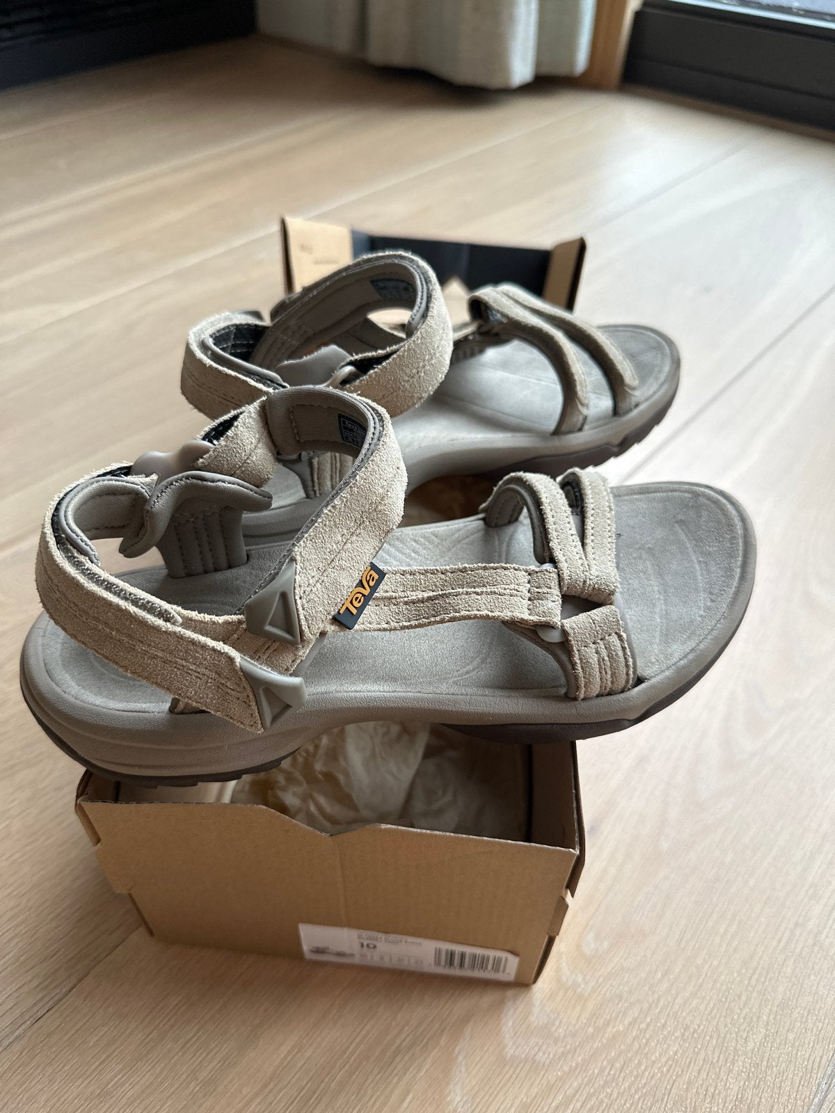 Teva W Terra Fi Lite Suède Sandalen - Maat 41, Beige, Zo goed als nieuw, Sandalen of Muiltjes, Ophalen of Verzenden
