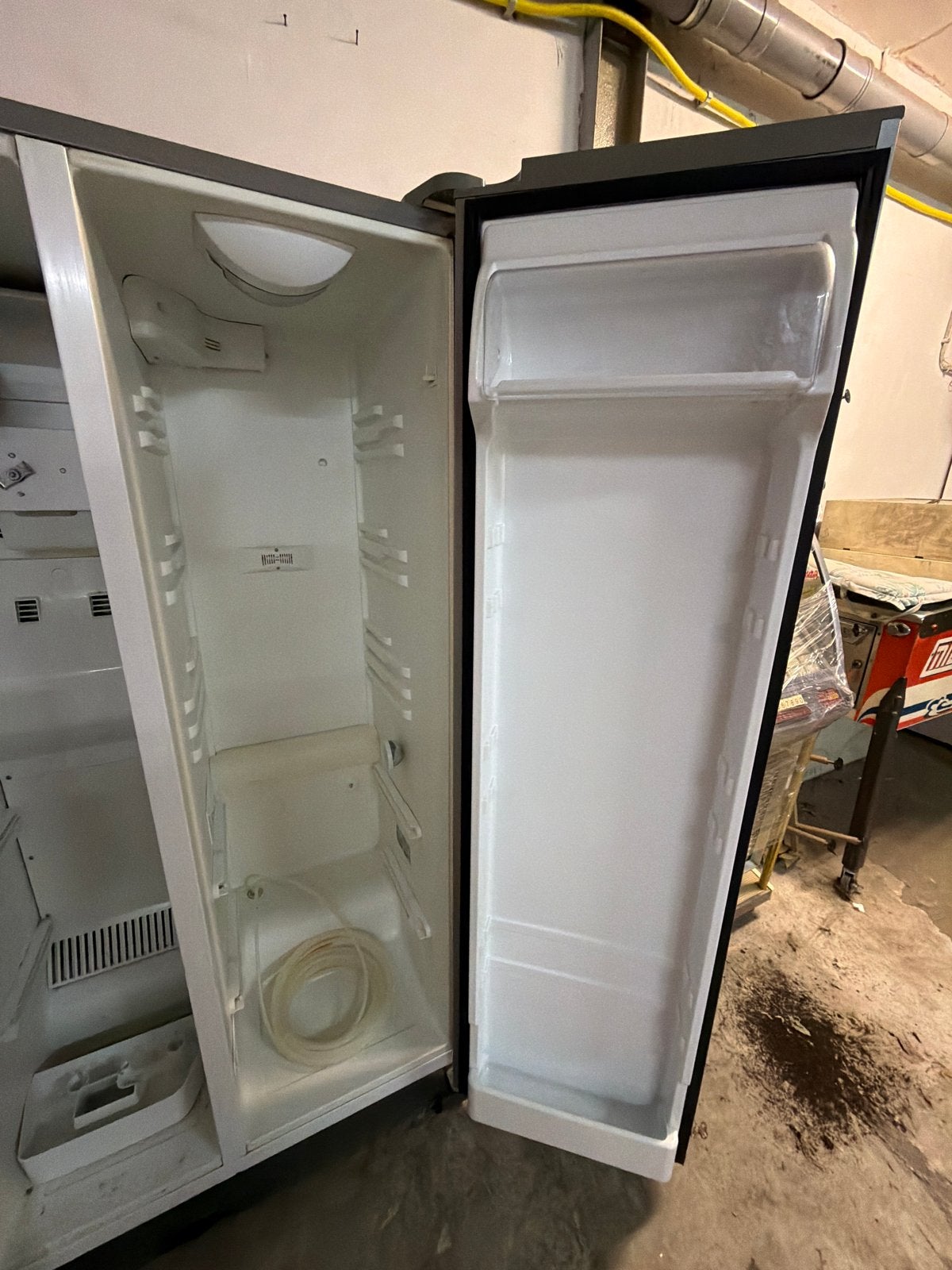 Foto 5 van Whirlpool Amerikaanse Koelkast met Vriezer en Waterdispenser