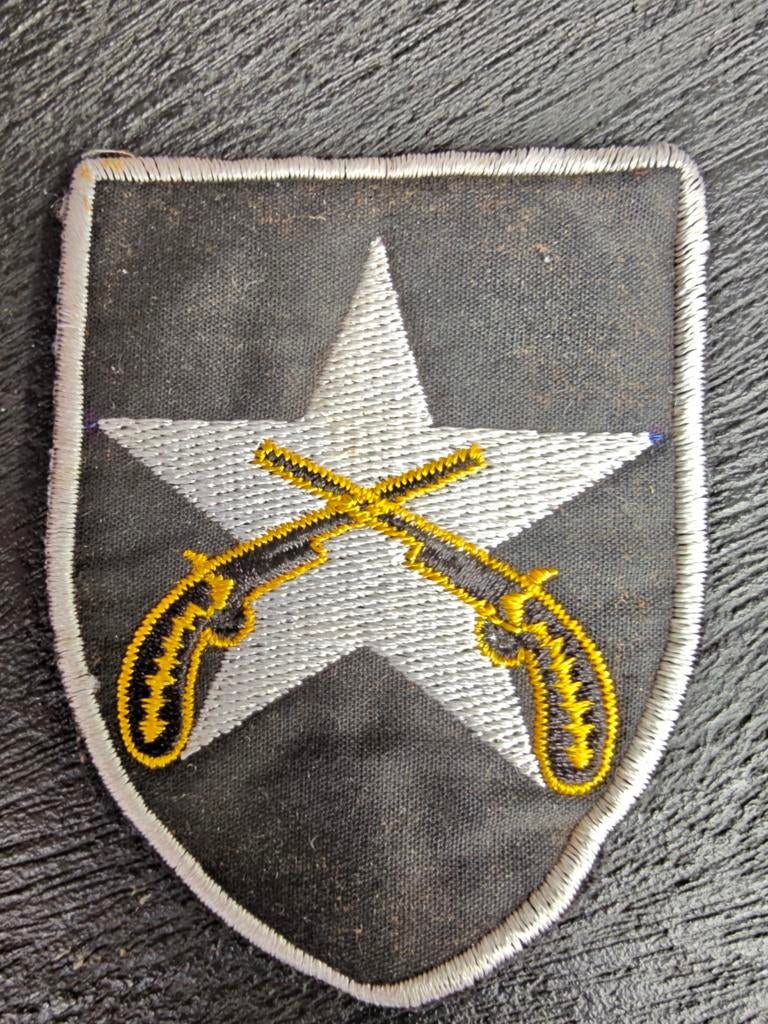 Patch militair politie-embleem van het voormalige Zuid-Vietn, Verzamelen, Ophalen of Verzenden, Landmacht, Nederland, Embleem of Badge