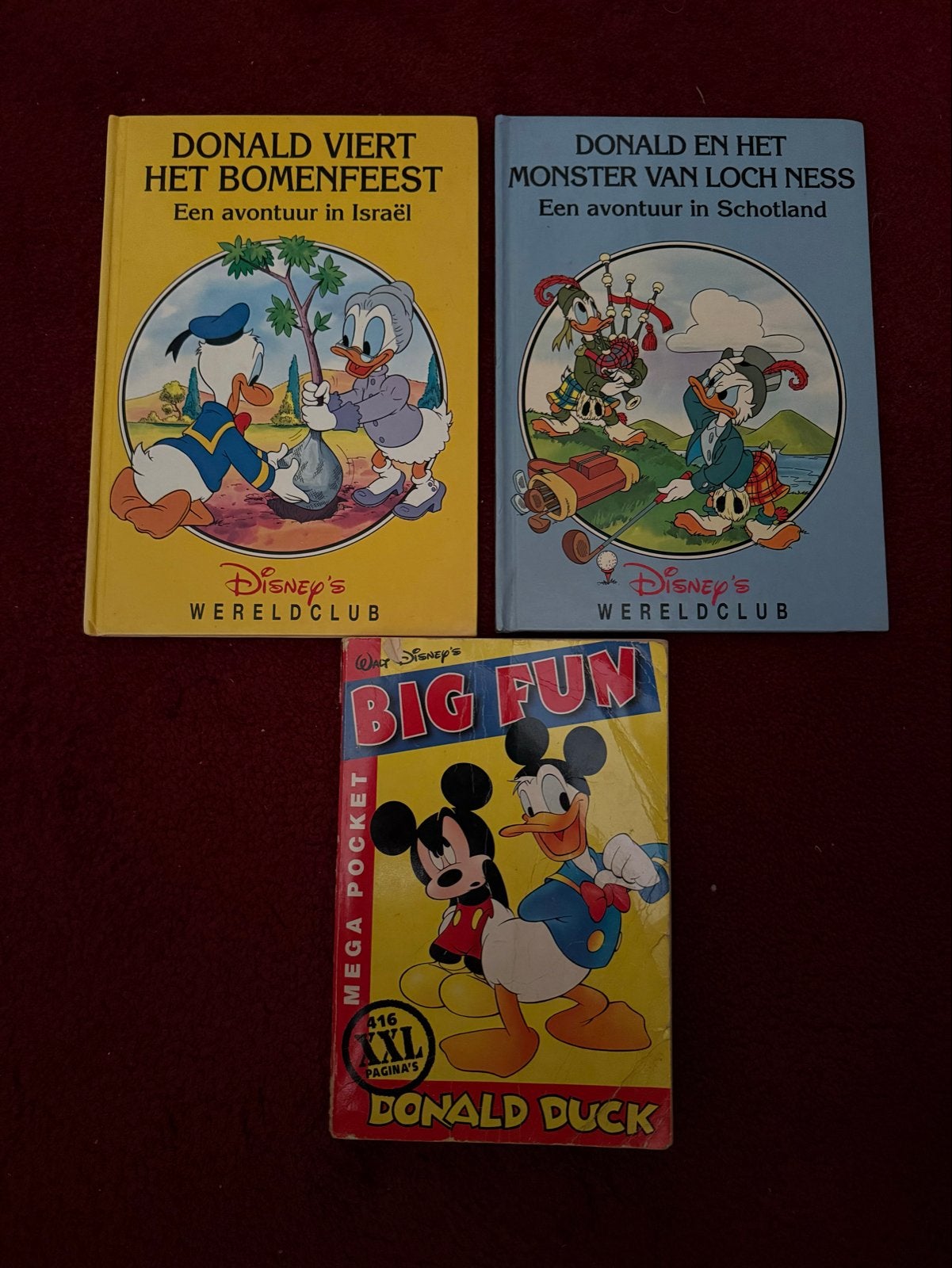 Donald Duck Wereldclub & Mega Pocket - 3 stripboeken, Boeken, Stripboeken, Meerdere stripboeken, Ophalen of Verzenden, Gelezen