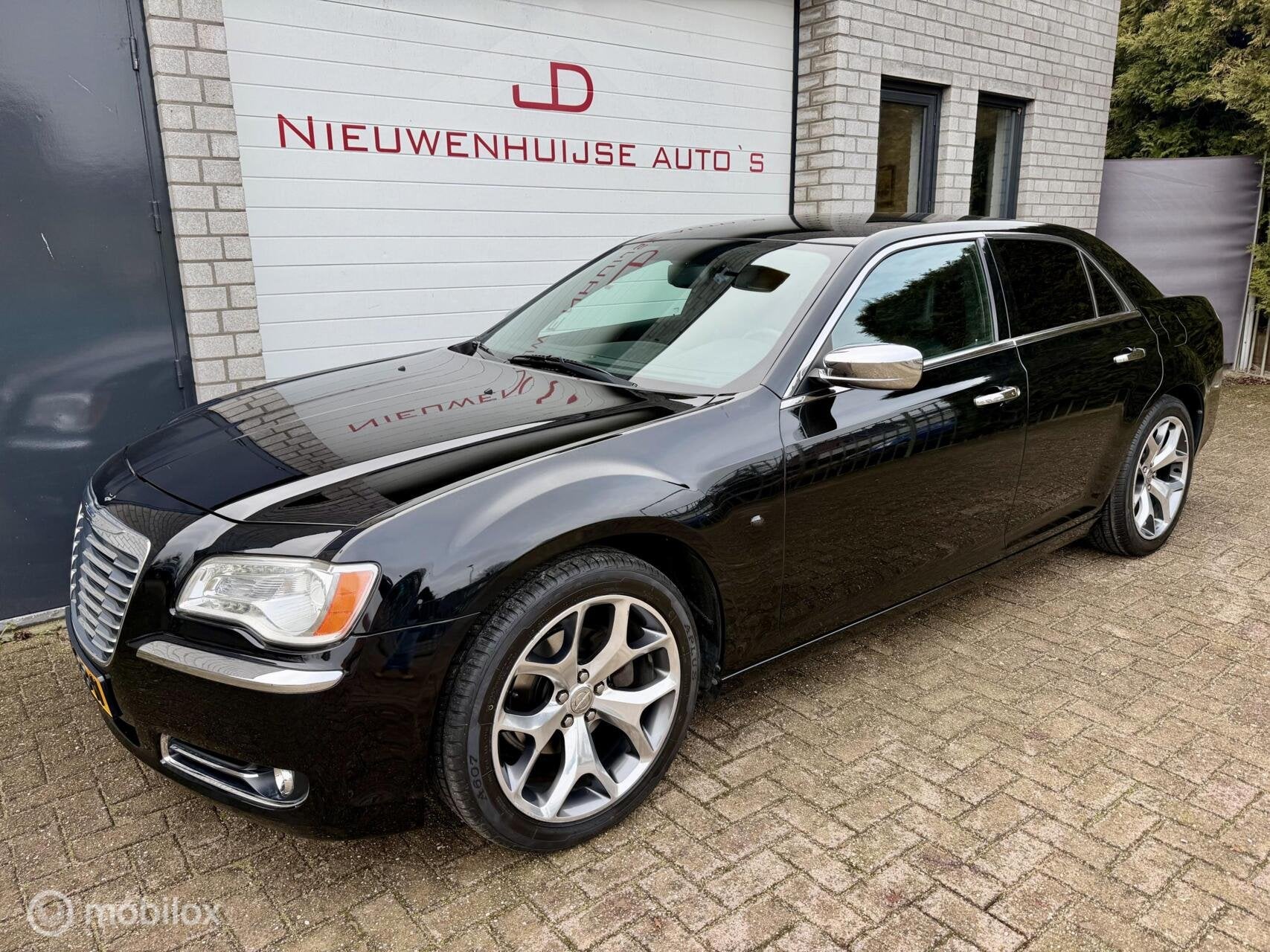 Chrysler 300C 3.6 V6, LPG, 139.364km, leder, navi, 20 inch!, Auto's, Chrysler, Automaat, Euro 5, Achterwielaandrijving, Zwart