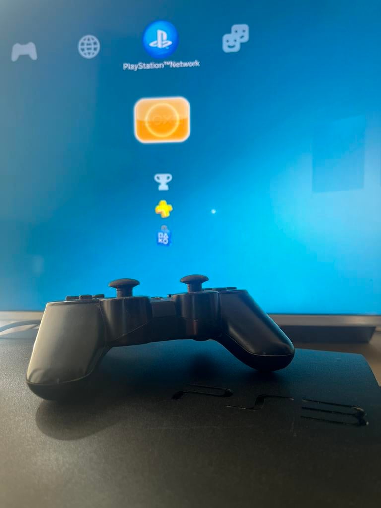 PlayStation 3 Slim 150gb + 2 controllers + 14 games, 2 spelers, Ophalen of Verzenden, Gebruikt, Online