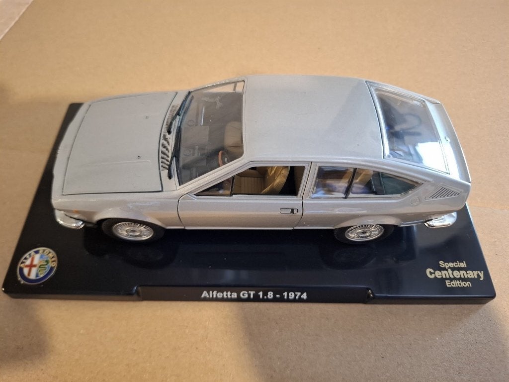 ALFA ROMEO ALFETTA GT 1.8 schaal 1:24, Ophalen of Verzenden, Zo goed als nieuw, Overige merken