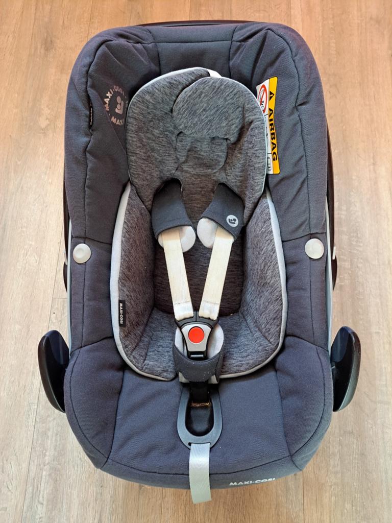 Maxi-Cosi Pebble Pro + Newborn inzetstuk + AeroMoov hoes, Ophalen, Autogordel of Isofix, Gebruikt, 0 t/m 13 kg