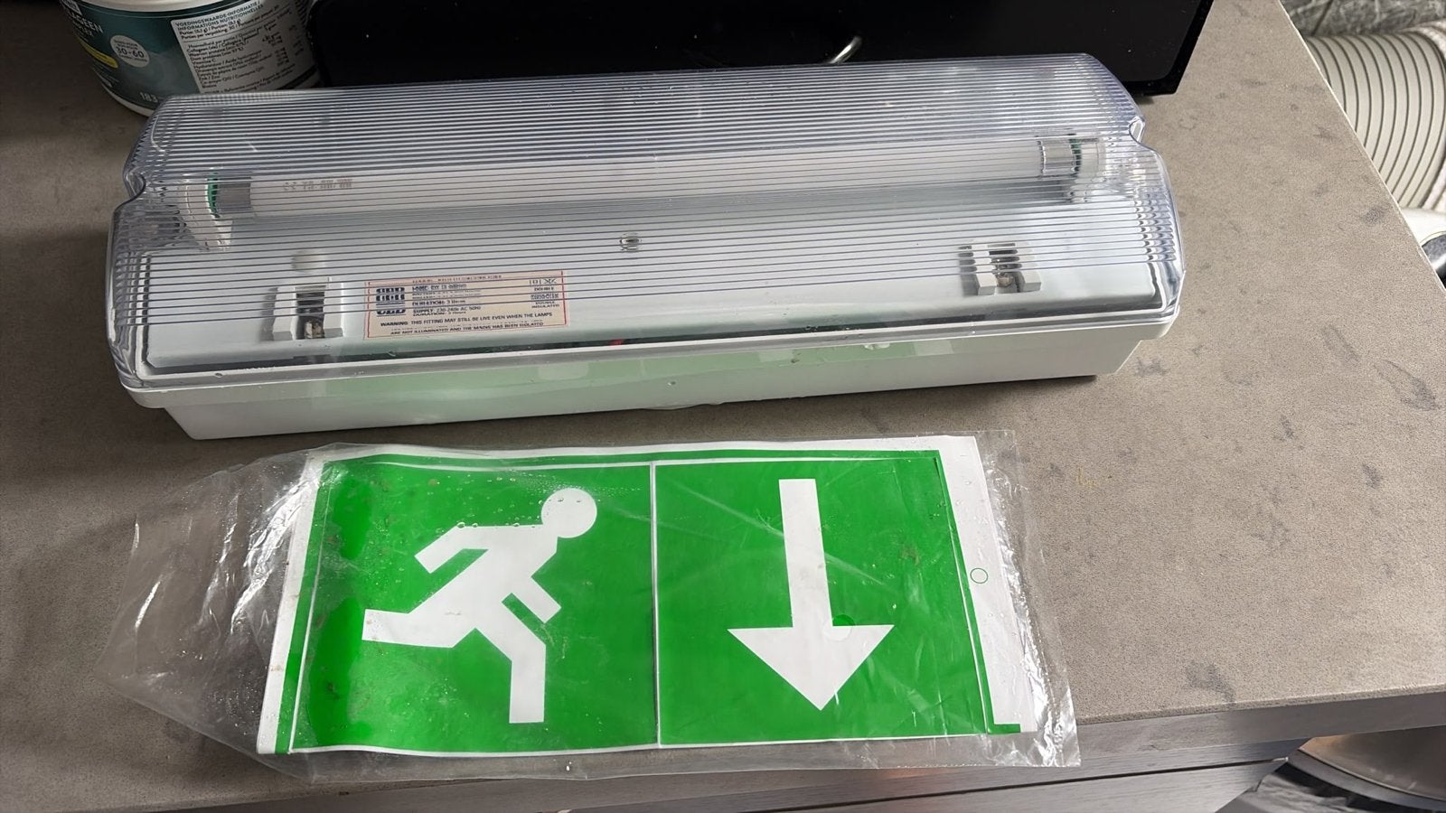 Nieuwe CED Noodverlichting / Vluchtwegverlichting IP65, Ophalen of Verzenden, Nieuw, Minder dan 50 watt, Lamp met armatuur
