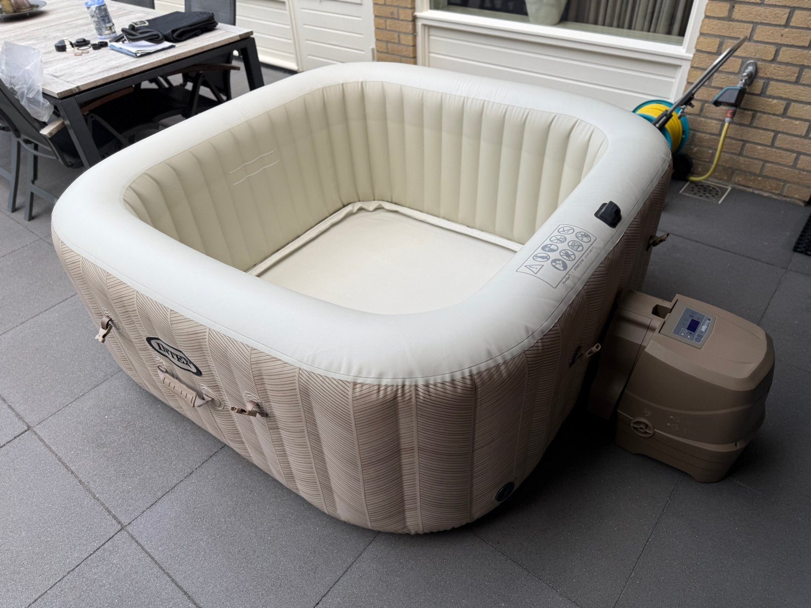 Intex PureSpa Chevron Deluxe Bubble Therapy 4 personen, Ophalen, Zo goed als nieuw, Afdekzeil, Opblaasbaar