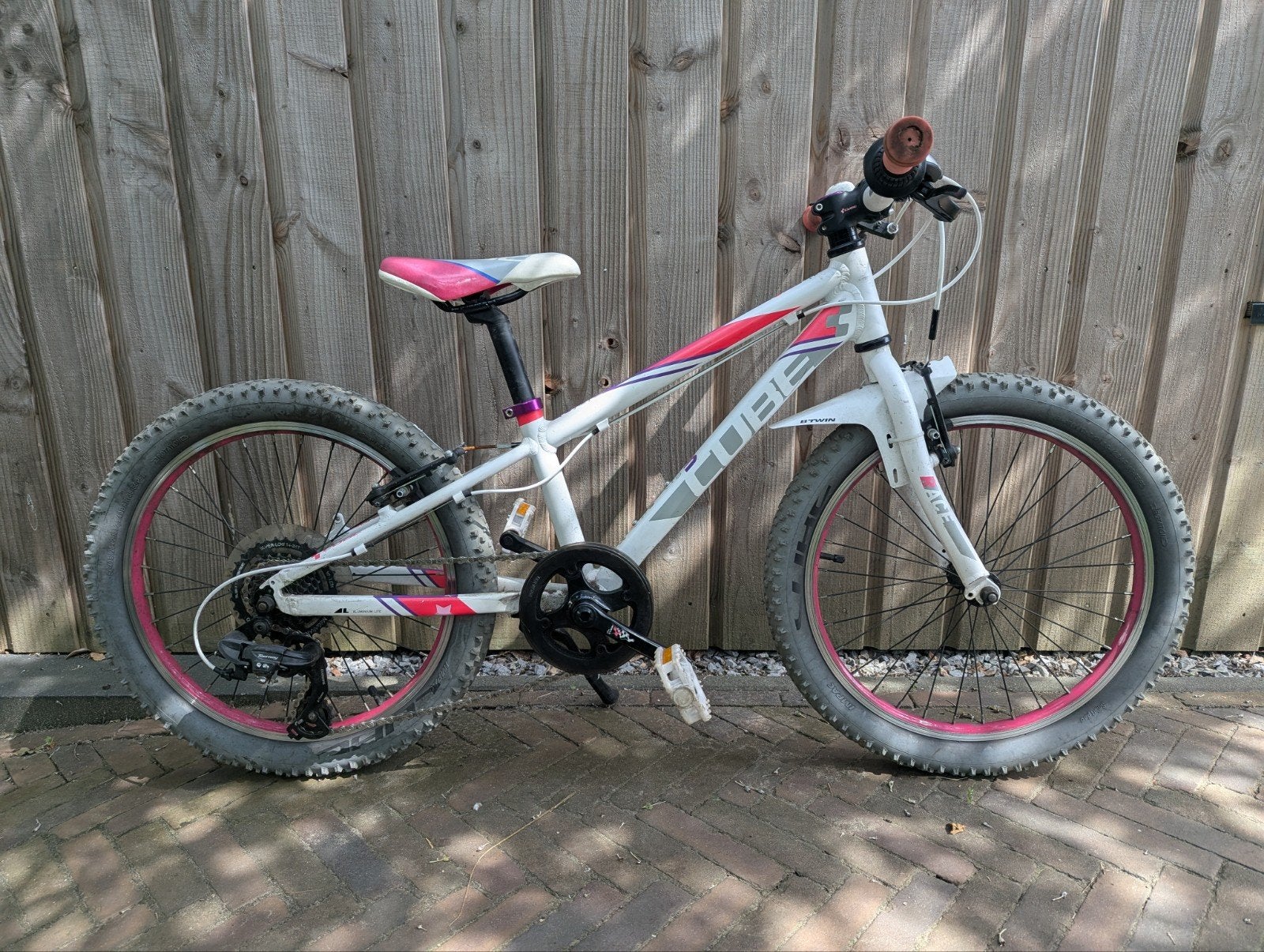 Cube Kid 200 Girl - wit roze mountainbike 20", Gebruikt, Velgrem, Geen vering, Ophalen