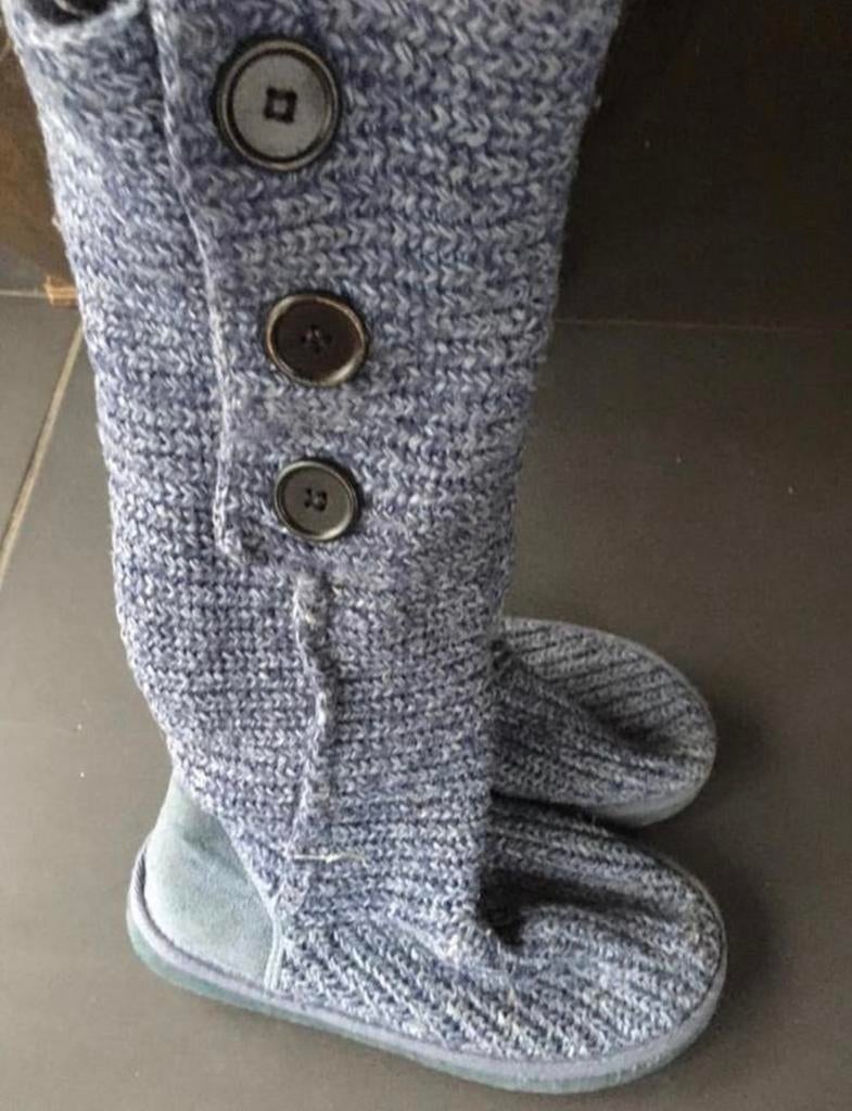 Gebreide laarzen met knopen pantoffels - maat 38, Blauw, Ophalen of Verzenden, Pantoffels of Sloffen, Gedragen