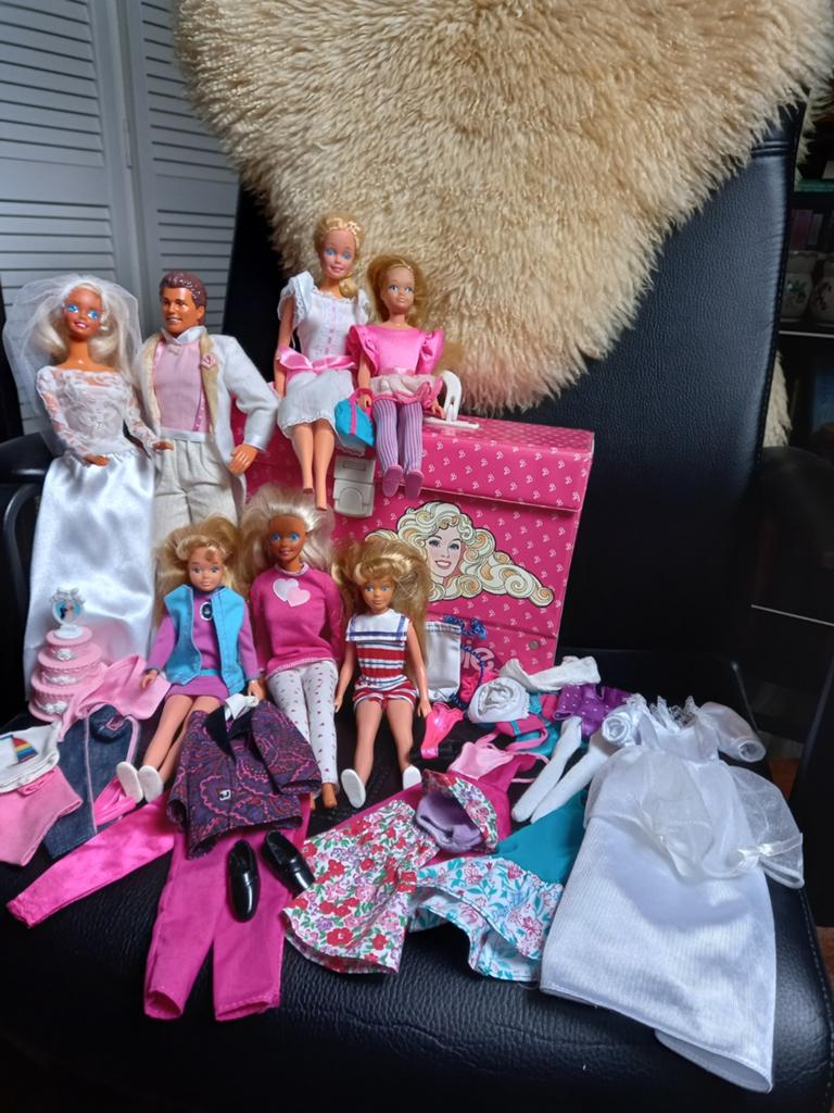 Vintage Barbie, Ken, Skipper ,koffer kleertjes jaren 80, Verzamelen, Verzenden, Gebruikt, Fashion Doll