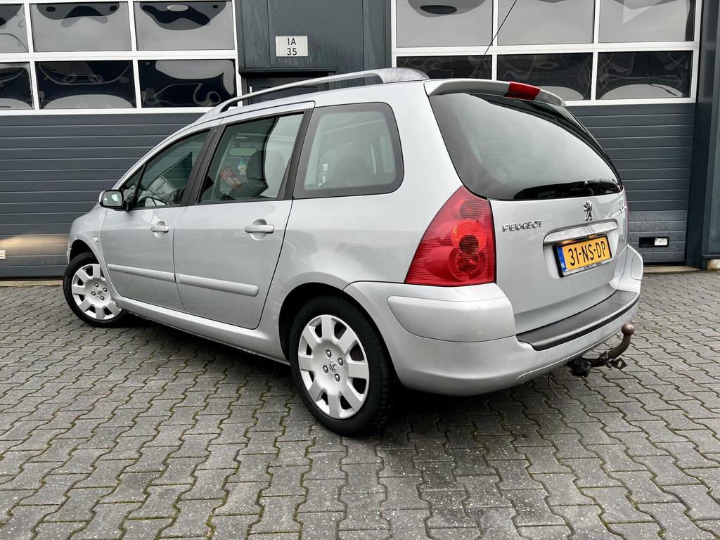 Peugeot 307 SW 2.0 16V *7 ZITS*AUTOMAAT*TREKHAAK, Auto's, Gebruikt, 4 cilinders, 7 stoelen, 1500 kg