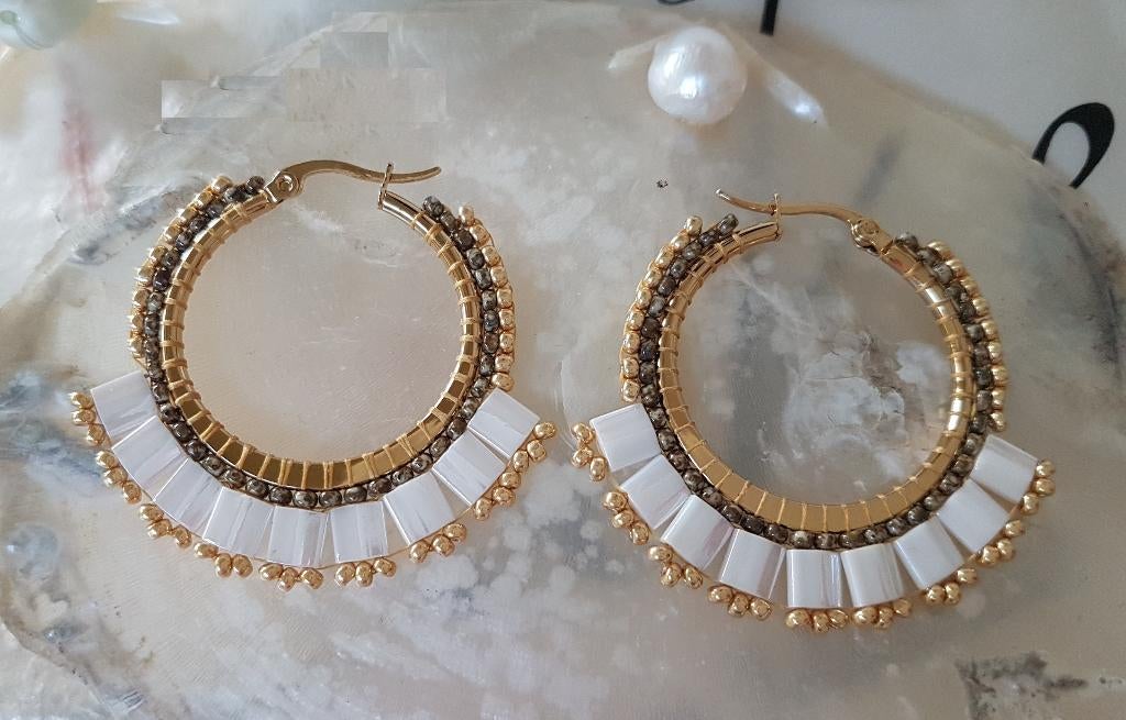 Hippie Chique Waaier Oorbellen Medium Gold/ Wit, Hangers, Verzenden, Wit, Nieuw