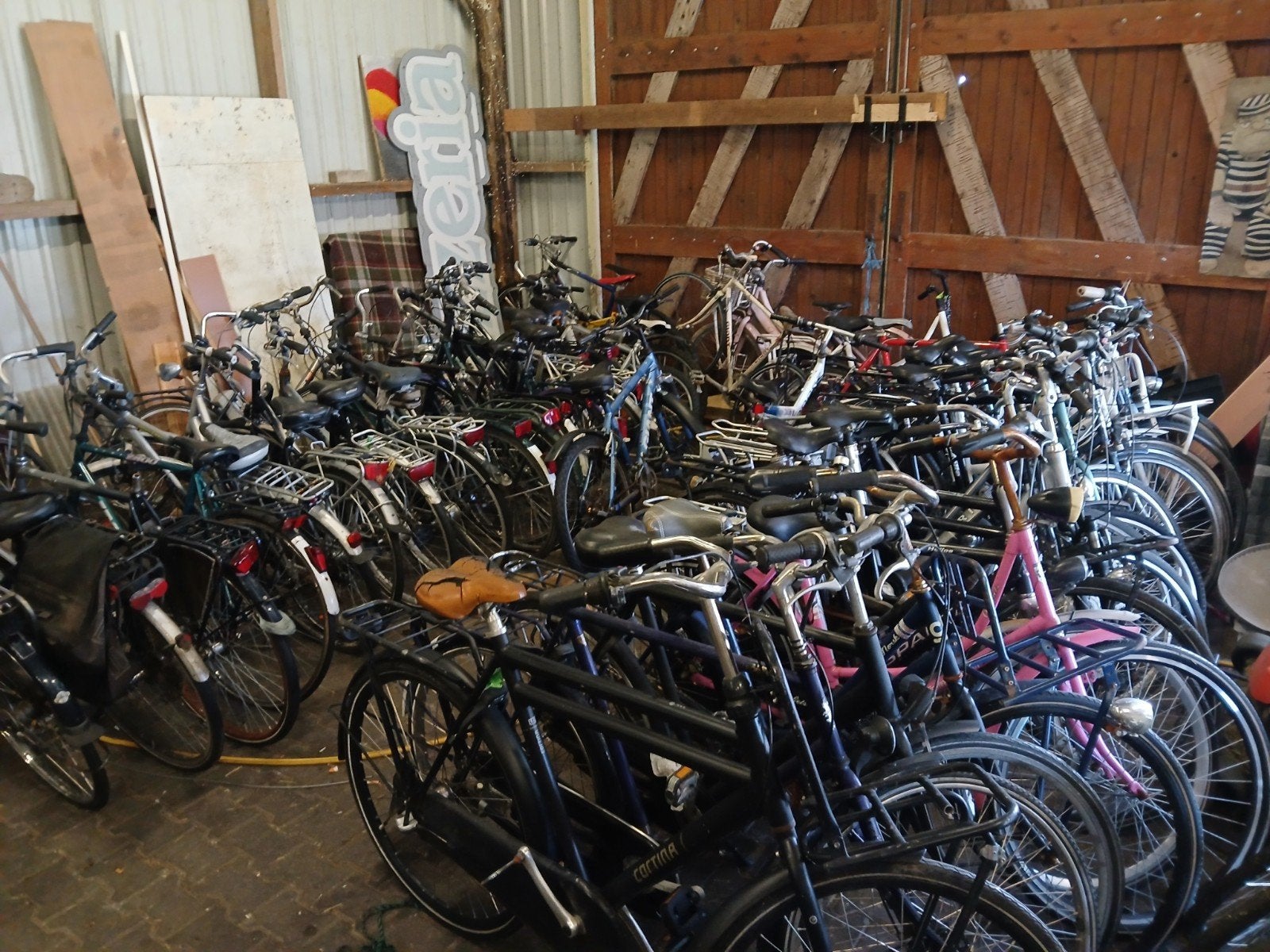 Partij van 110 fietsen waarvan10 e-bikes met accu, Ophalen