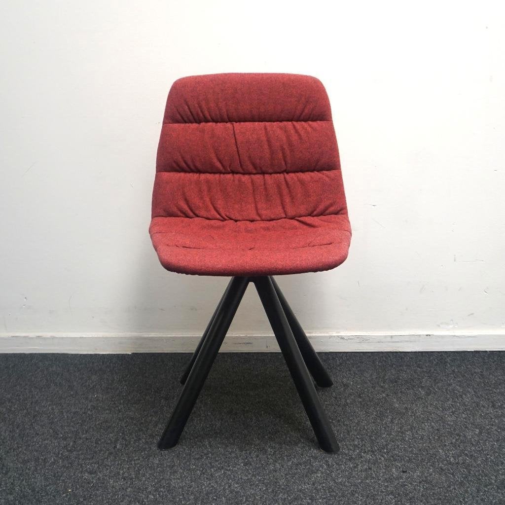 Viccarbe Maarten Soft Upholstery Design Stoel | Bordeauxrood, Huis en Inrichting, Stoelen, Gebruikt, Twee, Overige kleuren, -