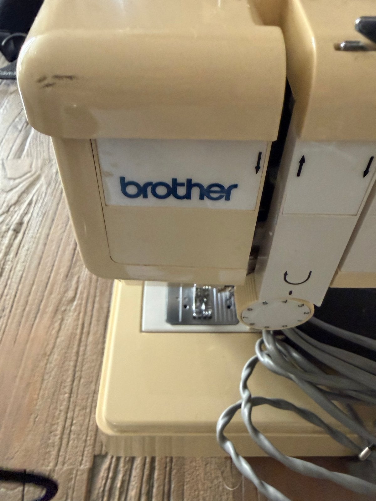 Brother naaimachine - goed werkend, moet schoongemaakt, Hobby en Vrije tijd, Naaimachines en Toebehoren, Ophalen, Gebruikt, Naaimachine