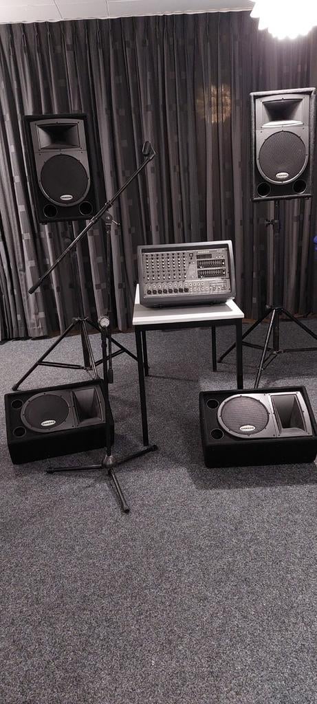 Complete Muziekinstallatie met Boxen, Microfoons en Standaar, Ophalen of Verzenden, Gebruikt, Minder dan 500 watt, P.A.