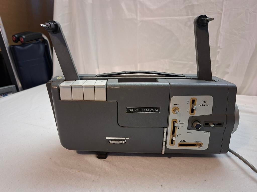 Vintage Chinon F-13 8mm Filmprojector, Ophalen of Verzenden, Gebruikt, Met scherm