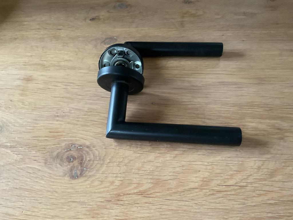 Zwarte deurkruk rond model met veer, Gebruikt, Minder dan 80 cm, Binnendeur, Minder dan 200 cm