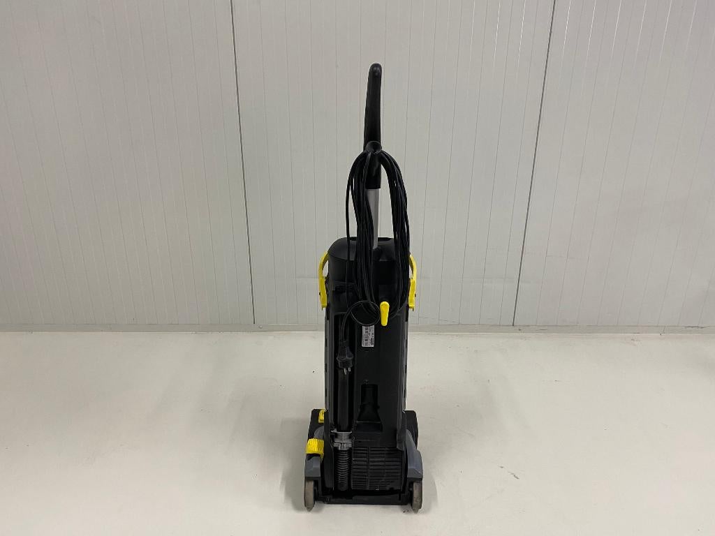 KARCHER SCHROBMACHINE BR 30/4 C 2022, Ophalen of Verzenden, Zo goed als nieuw, Schrobmachine