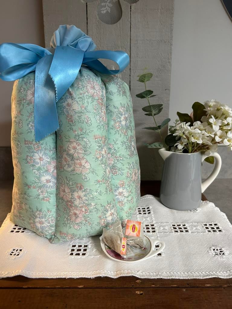 Engelse High Tea… smalle gebloemde theemuts, Ophalen of Verzenden