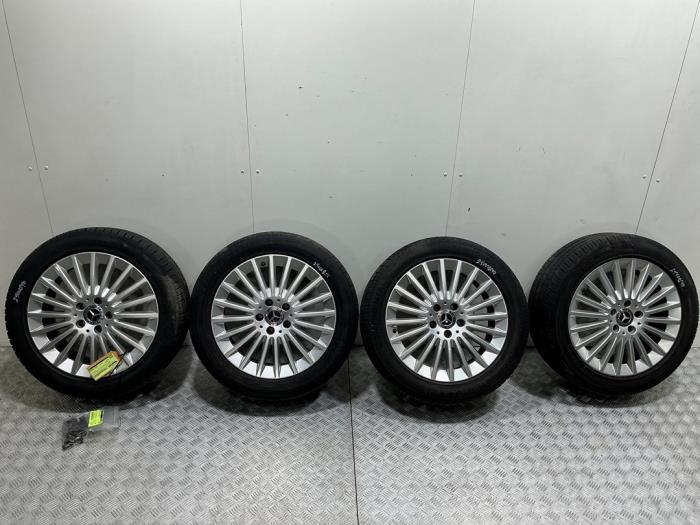 Sportvelgenset + banden van een Mercedes C-Klasse (C-Klasse, Auto-onderdelen, Banden en Velgen, Personenwagen, Gebruikt, 12 maanden garantie