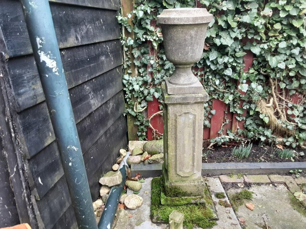Tuinvaas op sokkel  ,zuil prijs is voor de 2, Tuin en Terras, Tuinvazen, Ophalen