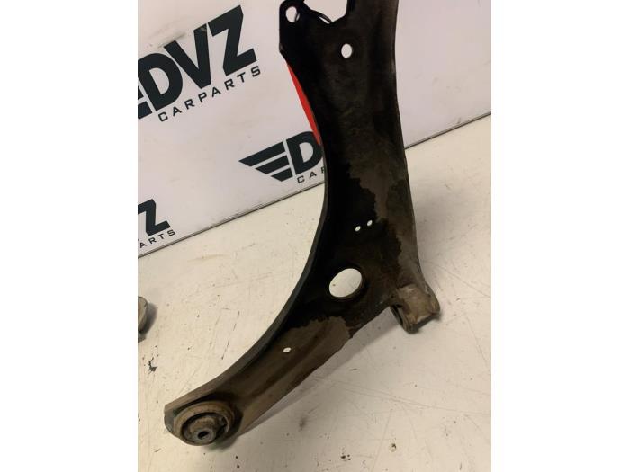 Draagarm rechts-voor van een Volkswagen Caddy, Gebruikt, -, Volkswagen, -