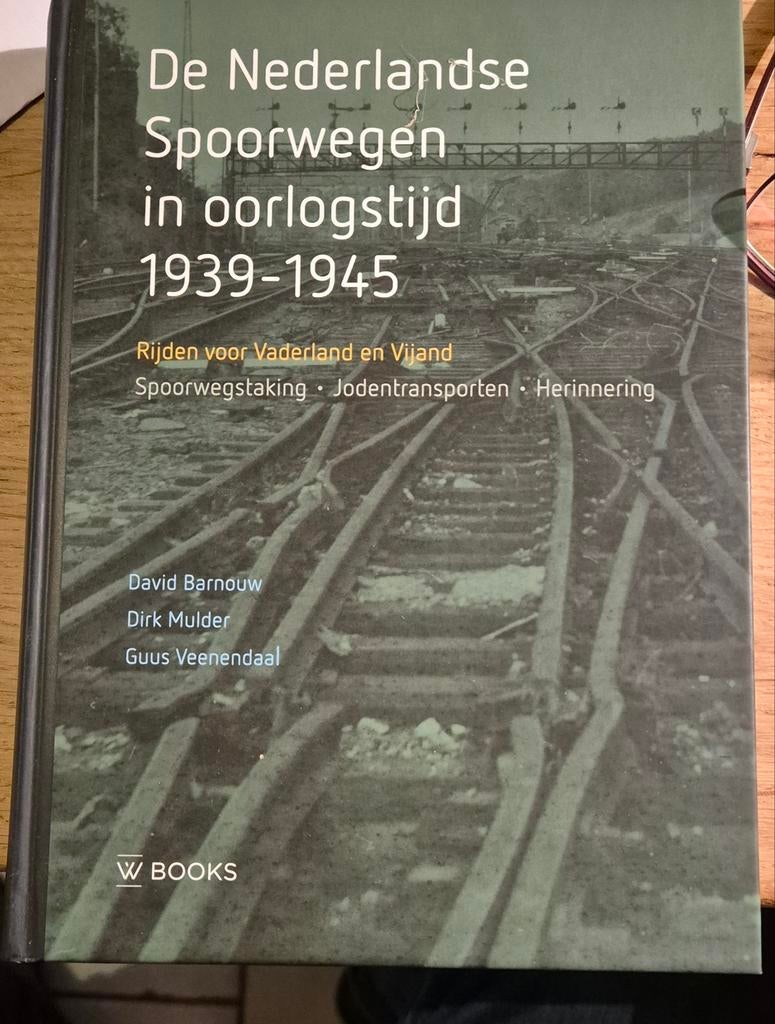 Nederlandse Spoorwegen in oorlogstijd 1939-1945, Boeken, Ophalen of Verzenden, Tweede Wereldoorlog, Zo goed als nieuw, David Barnouw, Dirk Mulder, Guus Veenendaal