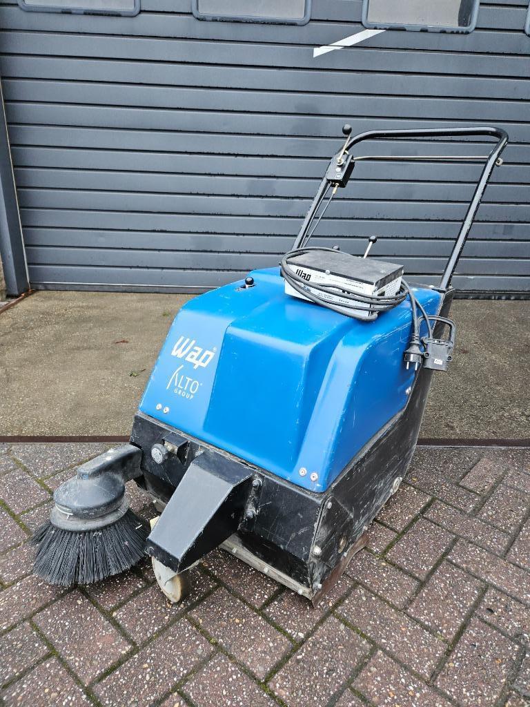 Veegmachine Hako Hamster veegzuigmachine Wap Alto elektrisch, Tuin en Terras, Veegmachines, Ophalen, Gebruikt
