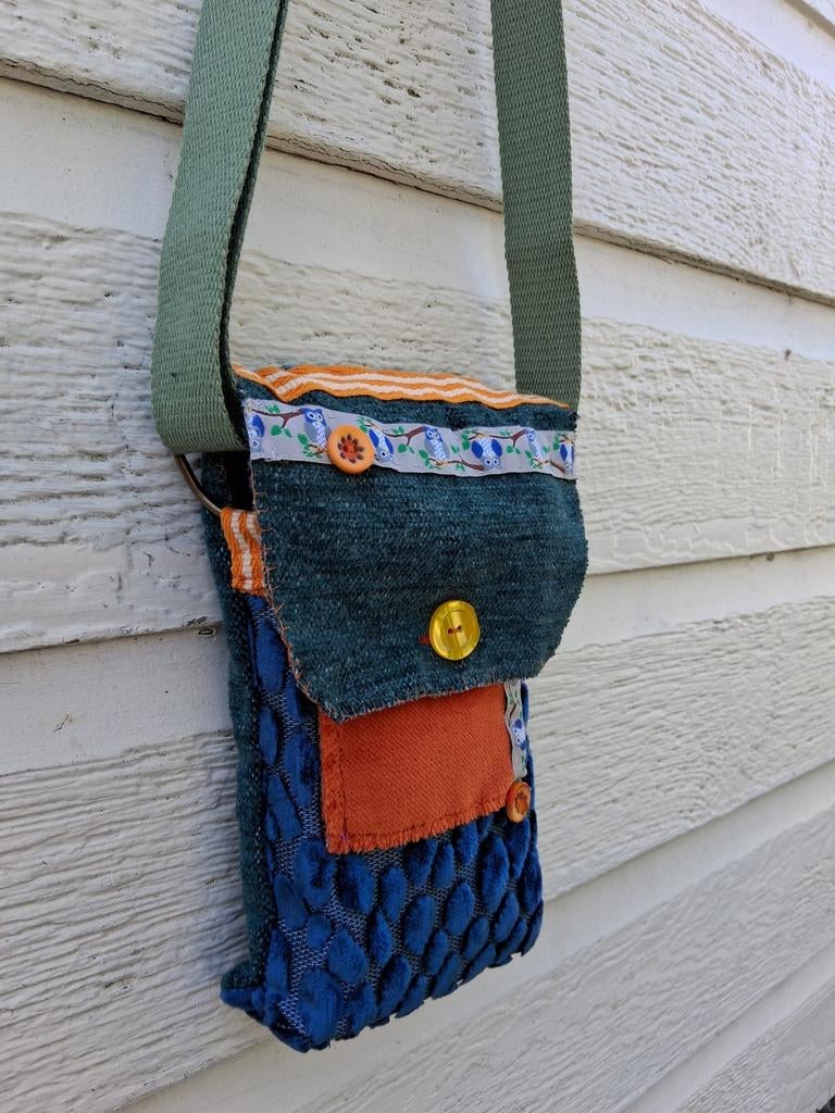Handmade telefoontasje. Gerecycled stofstalen. Nieuw, Ophalen of Verzenden, Nieuw, Overige kleuren, Schoudertasje