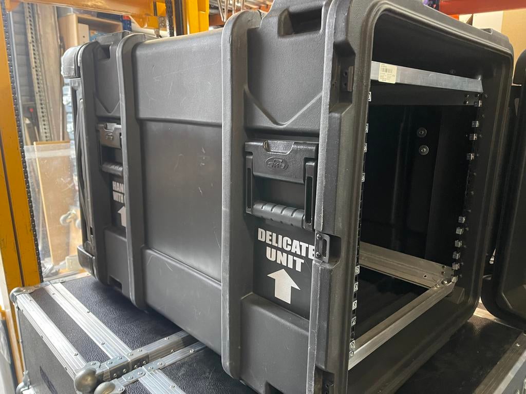 SKB - rSeries -10HE Shock Rack Zwart. €3489,99 €325,00, Ophalen, Zo goed als nieuw, Overige instrumenten, Flightcase