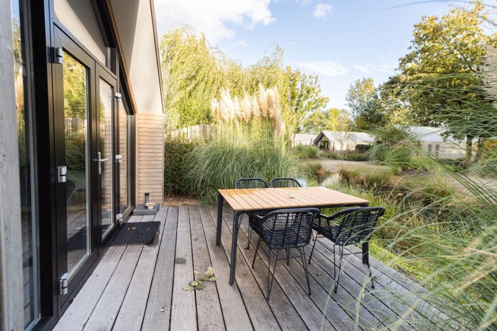 VRIJSTAAND RECREATIE CHALET eigen grond, Afwasmachine, Aan meer of rivier, 2 slaapkamers, Recreatiepark
