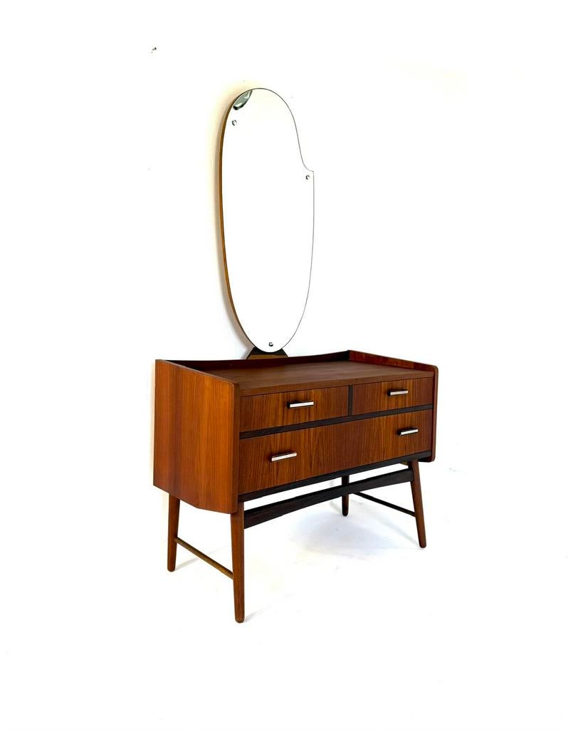 Vintage Deense teakhouten kaptafel met spiegel ‘60, Zo goed als nieuw, Vintage retro buisframe design rotan webbing deens papercord