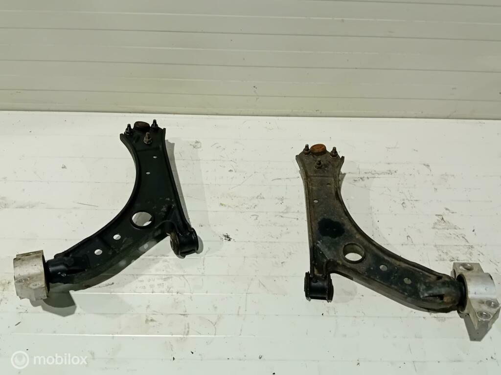 Draagarm Volkswagen Golf 5, Ophalen of Verzenden, Gebruikt