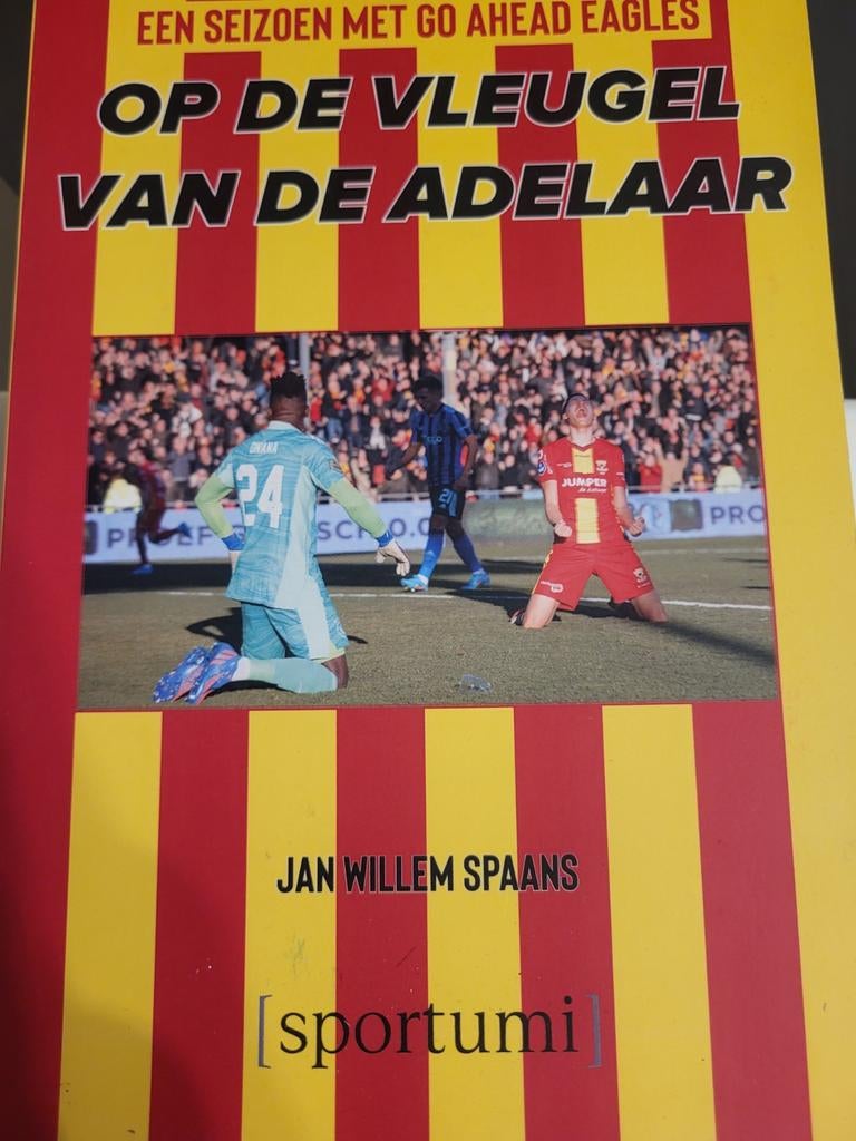 Op de Vleugel van de Adelaar - Go Ahead Eagles, Boeken, Ophalen of Verzenden, Balsport